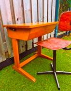 Vintage schooltafeltje met stoeltje, Kinderen en Baby's, Kinderkamer | Tafels en Stoelen, Ophalen of Verzenden