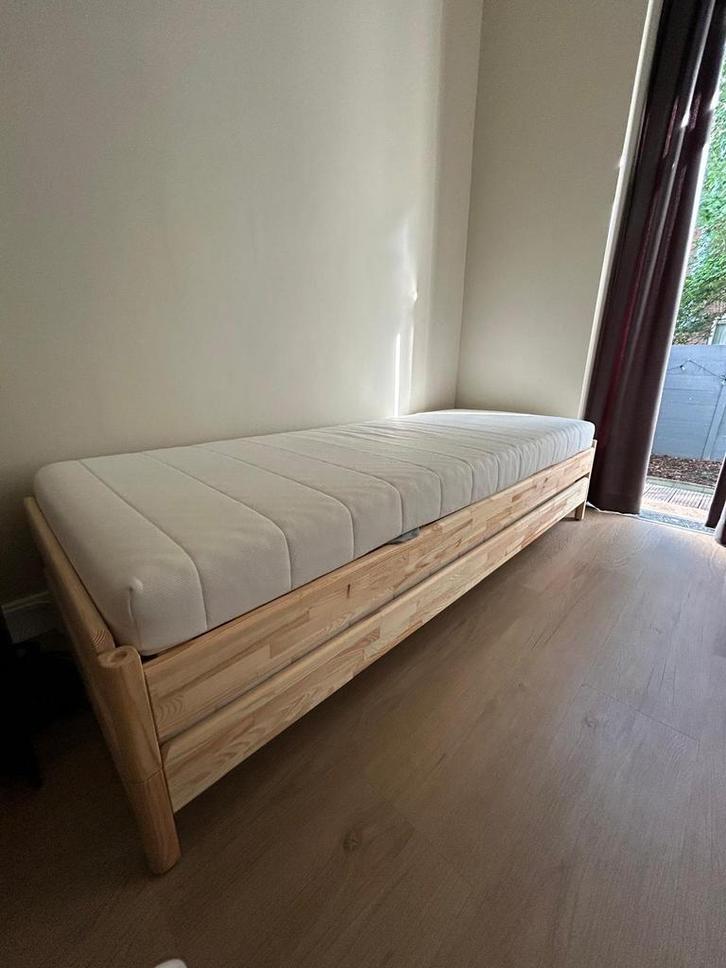 Two IKEA Utåker beds with foam mattresses., Huis en Inrichting, Slaapkamer | Bedden, Zo goed als nieuw, Eenpersoons, 80 cm, Hout