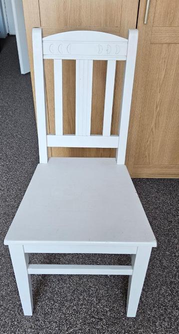 3 hardhouten eetkamerstoelen beschikbaar voor biedingen