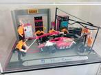 MINI  RAMA  FORMULE 1  WERKPLAATS   8 MONTEURS  BEZIG, Hobby en Vrije tijd, Modelauto's | 1:43, Ophalen of Verzenden, Zo goed als nieuw