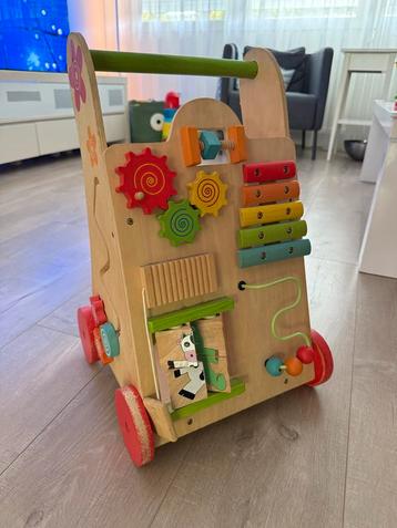 Houten Loopkarretje met Activiteiten beschikbaar voor biedingen