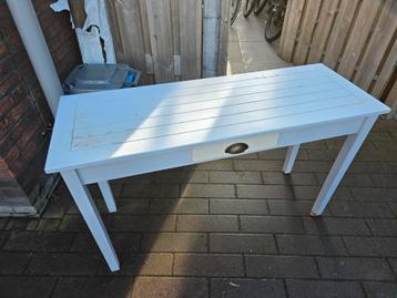 Sidetable opknapper gratis beschikbaar voor biedingen