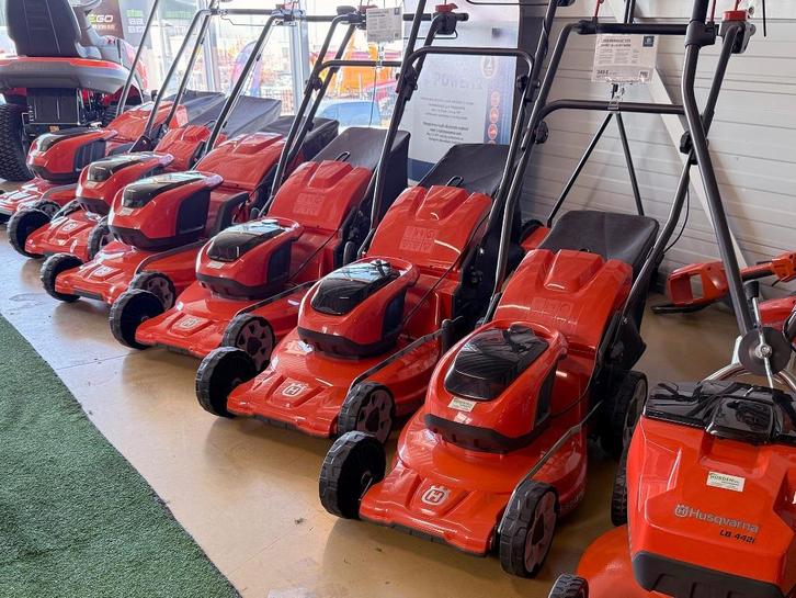 OPRUIMING: nieuwe Husqvarna ACCU gazonmaaiers OP = OP, Tuin en Terras, Grasmaaiers, Nieuw, Accu-grasmaaier, 30 t/m 39 cm, Cirkelmaaier