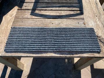 Nieuwe zelfklevend trap tapijt 15 stuks per doos beschikbaar voor biedingen