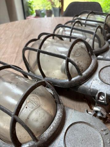 4 Originele vintage industriële lampen prijs  voor set van 4 beschikbaar voor biedingen