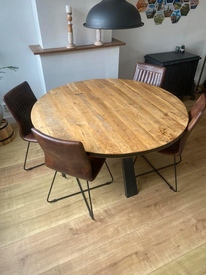 Eetkamerset: Mangohouten Tafel & Bruinleren Stoelen, Huis en Inrichting, Complete eetkamers, Zo goed als nieuw, 4 tot 6 stoelen