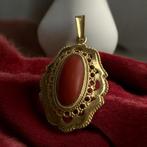 Antieke 18k gouden hanger met bloedkoraal, Ophalen of Verzenden, Goud