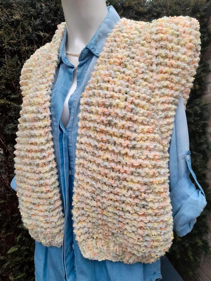 Nieuw handgebreid capsized gemêleerd Gilet model Kiro by Kim, Kleding | Dames, Bodywarmers, Nieuw, Geel, Ophalen of Verzenden