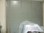 2 Mooie luxaflex met brede lamellen, Huis en Inrichting, Ophalen, Gebruikt, 150 tot 200 cm, 150 tot 200 cm