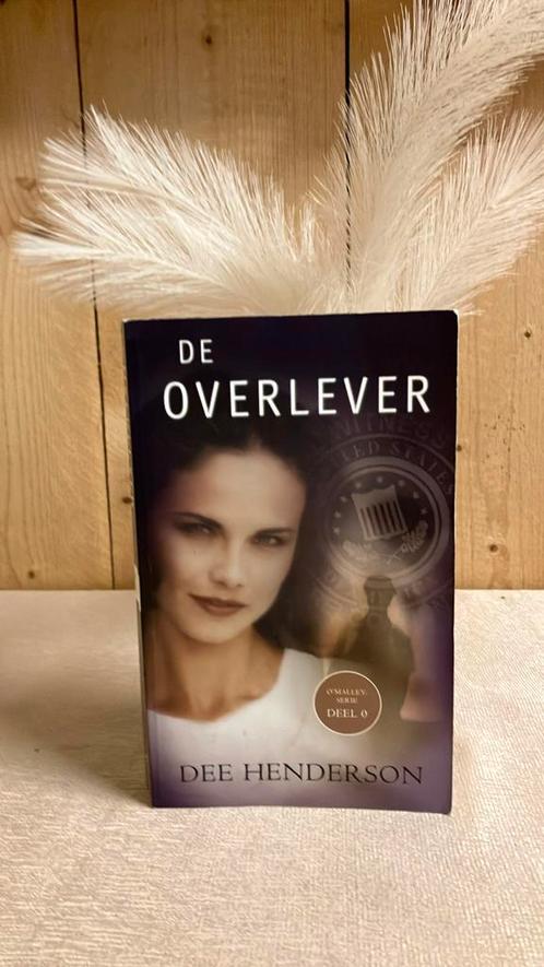 KR-10 Dee Henderson - De overlever, Boeken, Thrillers, Gelezen, Nederland, Ophalen of Verzenden