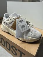 Yeezy 700 Analog - Maat 44 2/3 - Nieuw in doos, Ophalen of Verzenden, Nieuw, Wit, Sneakers of Gympen