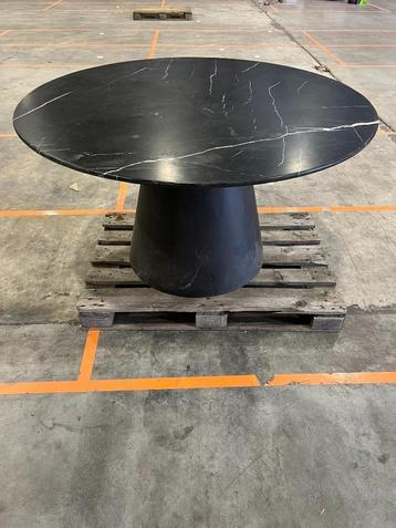 Te koop: Ronde zwarte eettafel – marmerblad – Ø136 cm beschikbaar voor biedingen