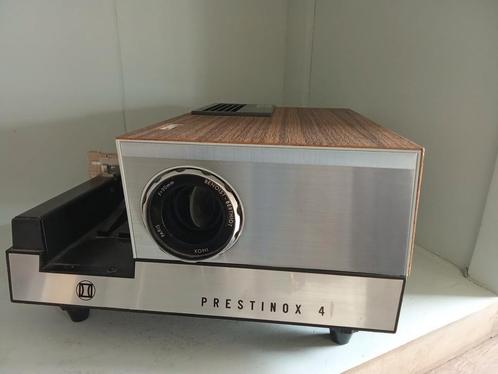 Prestinox 4 Franse diaprojector met afstandsbediening, Audio, Tv en Foto, Diaprojectors, Zo goed als nieuw, Ophalen of Verzenden