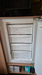 ATAG inbouw vriezer, Witgoed en Apparatuur, Vriezers en Diepvrieskisten, Minder dan 85 cm, Minder dan 60 cm, Zo goed als nieuw
