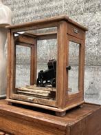 Kleine houten vitrine, Ophalen of Verzenden