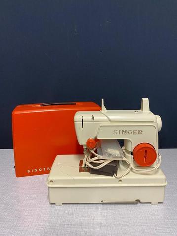 Vintage Kinder naaimachientje van Singer beschikbaar voor biedingen