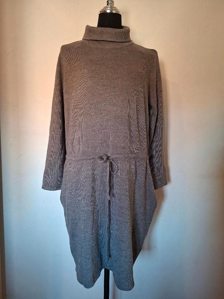 BPC Bonprix Collection gebreide coltrui jurk taupe, Kleding | Dames, Jurken, Gedragen, Maat 46/48 (XL) of groter, Grijs, Knielengte