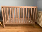 Sundvik babybedje / ledikant bruin, Kinderen en Baby's, Kinderkamer | Bedden, Gebruikt, Minder dan 70 cm, Minder dan 140 cm, Ophalen