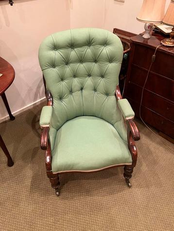Groene Fauteuil met Knopen beschikbaar voor biedingen