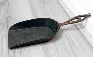 Antieke Kolenschep beschikbaar voor biedingen