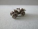 Oude bedel zilver Oldtimer Auto opent motorkap, Verzenden, Zilver, Hanger