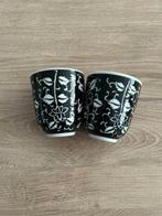 Twee mokken barok zwart, Gebruikt, Ophalen of Verzenden, Overige stijlen, Kop(pen) en/of Schotel(s)