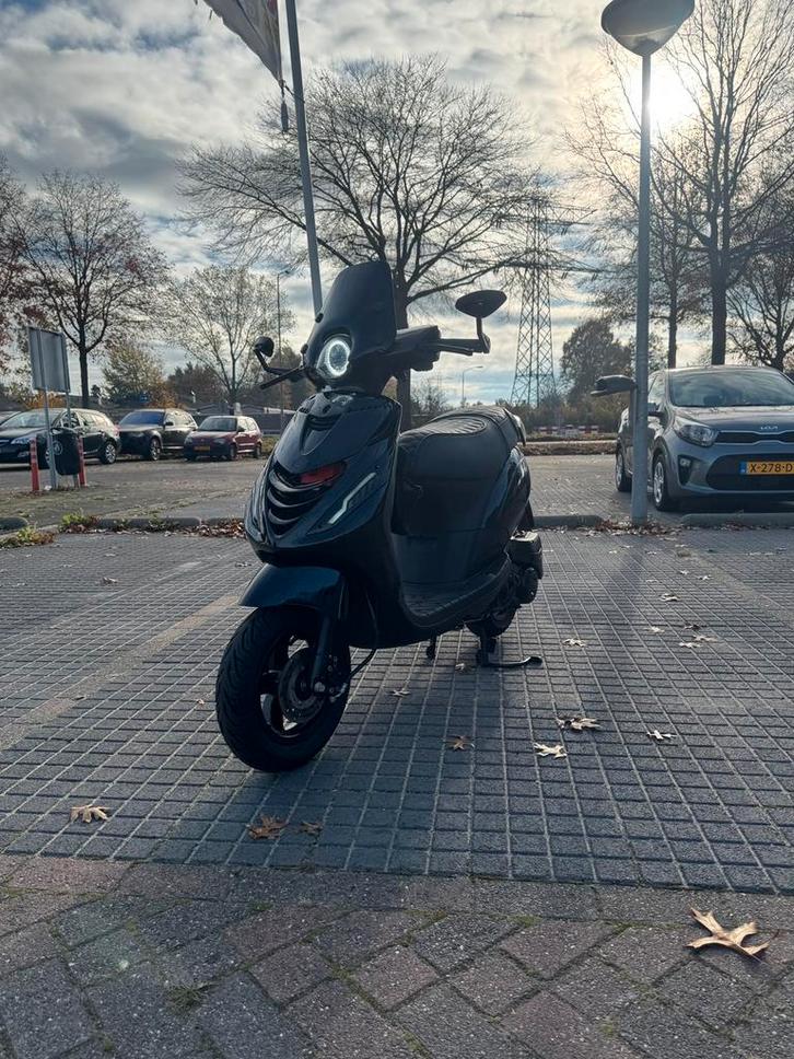 Piaggio Zip Iget 2022, Fietsen en Brommers, Scooters | Piaggio, Zo goed als nieuw, Zip, Benzine, Ophalen
