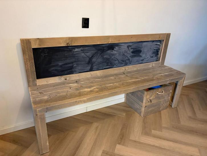 Steigerhout kindermeubel met krijtbord, Huis en Inrichting, Bureaus, Zo goed als nieuw, Bureau, Ophalen
