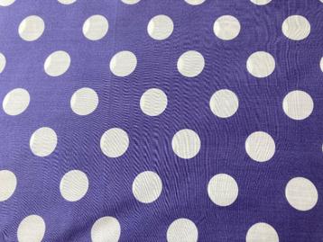 Stof VISCOSE lavendellila witte stippen 310 cm x 140 cm beschikbaar voor biedingen