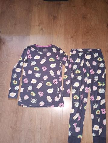 Mooie pyjama mt 170  beschikbaar voor biedingen