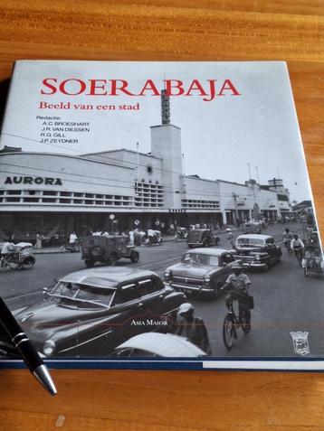 Soerabaja. Beeld van een stad. beschikbaar voor biedingen