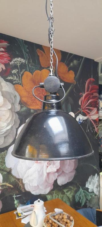 industriële lamp,  authentiek beschikbaar voor biedingen