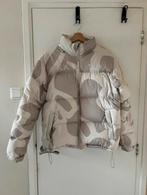 The North Face X Kaws - Retro 1996 Nuptse Jacket M, Ophalen of Verzenden, Zo goed als nieuw, Zwart