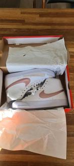 Nike Blazer midden 77 maat 38'5, Kleding | Dames, Schoenen, Nieuw, Nike, Ophalen of Verzenden, Wit