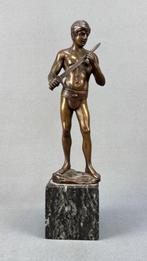 =c a 1880===jonge man m zwaard===gesigneerd==BRONS, Antiek en Kunst, Antiek | Koper en Brons, Ophalen of Verzenden, Brons