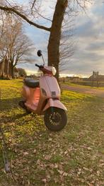 Roze scooter 45 km, Fietsen en Brommers, Snorfietsen en Snorscooters, Ophalen, Zo goed als nieuw, Overige merken