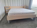 Bed 160cm x 200cm inclusief matras en nachtkastjes, 160 cm, Zo goed als nieuw, Hout, Ophalen