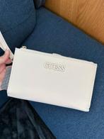 Guess wallet creamy color, Sieraden, Tassen en Uiterlijk, Ophalen of Verzenden, Zo goed als nieuw, Guess