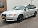 Volvo V70 2.4D 120KW AUT | apk 10-2026 | youngtimer trekhaak, Auto's, 1800 kg, Zwart, 179 €/maand, 163 pk