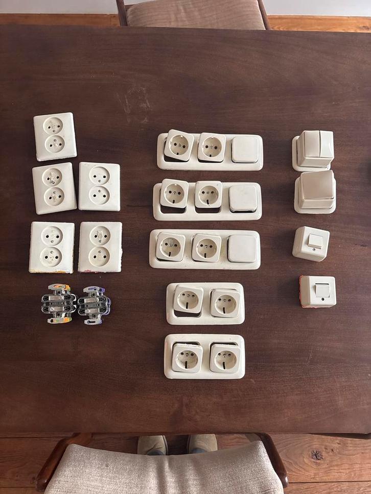 Stopcontacten & Schakelmateriaal, Doe-het-zelf en Verbouw, Elektra en Kabels, Gebruikt, Stopcontact, Ophalen of Verzenden