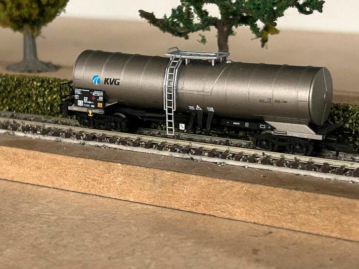 Minitrix 4-assige tankwagon KVG, Hobby en Vrije tijd, Modeltreinen | N-Spoor, Zo goed als nieuw, Wagon, Gelijkstroom, Trix, Ophalen of Verzenden