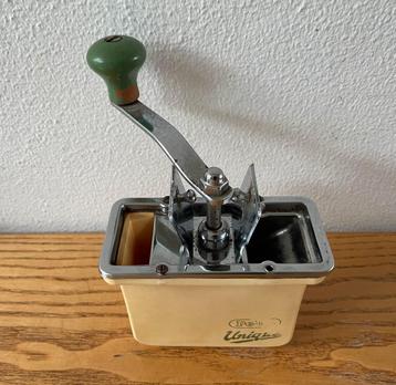 Antieke PeDe Unique hand-koffiemolen (REK 3) beschikbaar voor biedingen