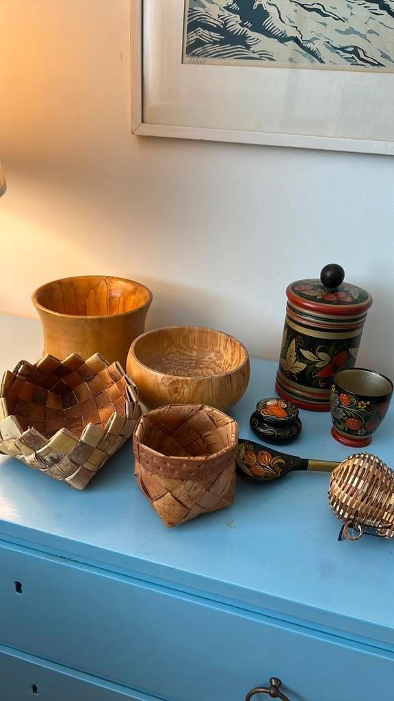 Lot chochloma Zweedse houten kommen & gevlochten mandjes, Antiek en Kunst, Curiosa en Brocante, Ophalen of Verzenden