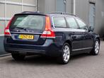Volvo V70 1.6 T4 Nordic+|Xenon|Cruise|Navi|Cam|Trekh.|PDC|BT, Zwart, 4 cilinders, Blauw, 1600 kg