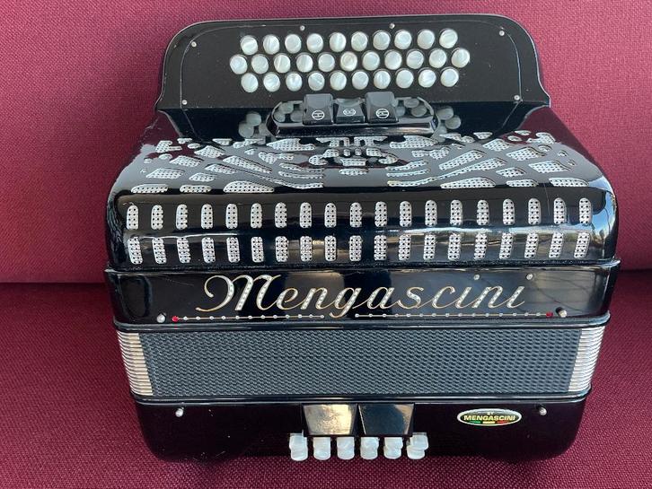 Italiaanse Mengascini harmonica ., Muziek en Instrumenten, Accordeons, Gebruikt, Knopaccordeon, Overige formaten, Overige merken