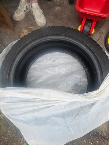 Winterbanden Dunlop 245/45R/9 102V beschikbaar voor biedingen