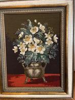 Mooi klassiek borduurwerk geborduurd bloemen in vaas, Antiek en Kunst, Kunst | Schilderijen | Klassiek, Ophalen of Verzenden