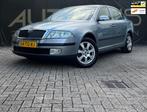 Skoda Octavia 1.6 Elegance*Trekhaak*Parkeersens.*Stoelvw.*Cr, Voorwielaandrijving, Gebruikt, Zwart, 4 cilinders