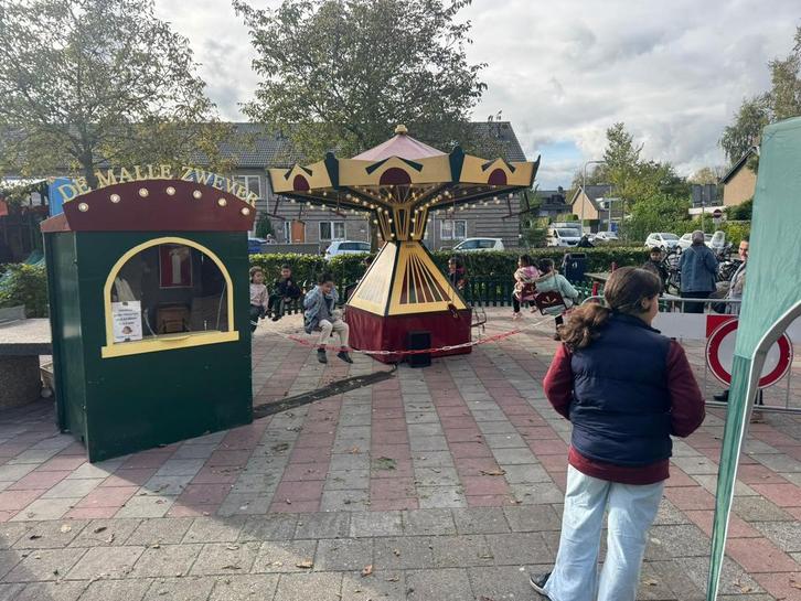 Te huur draaimolen,zweefmolen,springkussen,attractie, Hobby en Vrije tijd, Feestartikelen, Zo goed als nieuw, Overige, Ophalen of Verzenden