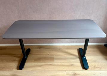 IKEA Bureau - 140X60 - handmatig in hoogte verstelbaar beschikbaar voor biedingen